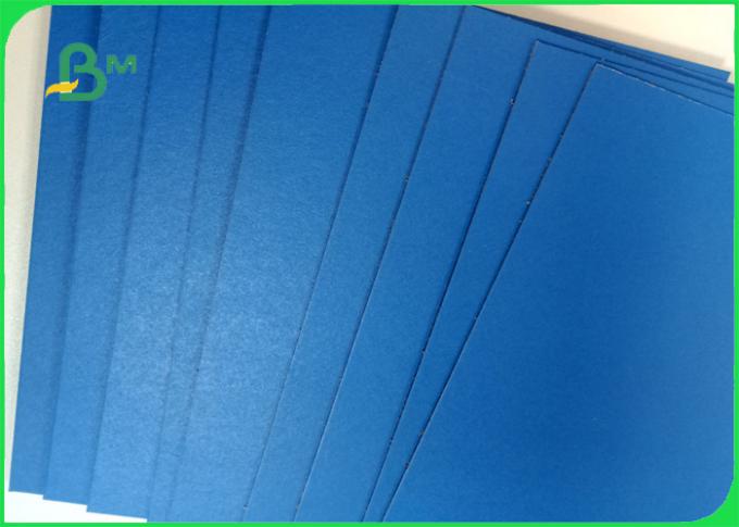 Classez le carton brillant laqué résistant à l'usure bleu de finsh de 720*1020mm en feuille