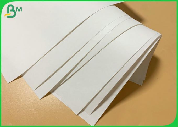 Papier blanc de l'impression offset 210g emballage pour le sac à provisions de vêtements feuille de 0.7m x de 1m