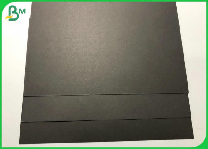 le noir lourd de 70 x de 100cm 250g 350g a coloré de carte pour la couverture de livre