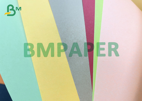 8,5 x 11 pouces entourent le papier excentré et coloré pour des carnets