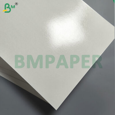 Carton blanc à base de fibres pour emballages d'aliments surgelés