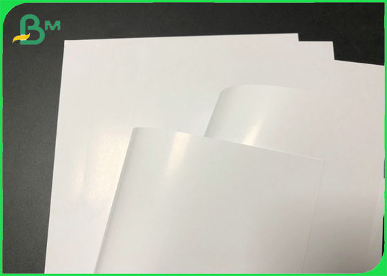 Chacun des deux ont dégrossi papier brillant enduit d'impression laser de 200g 250g Digital pour des pages de magazine