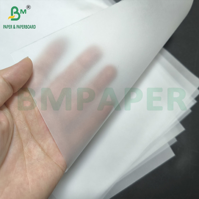 Ruloir de papier de traçage de croquis blanc et coloré pour tracer et coudre