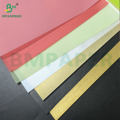 Ruloir de papier de traçage de croquis blanc et coloré pour tracer et coudre