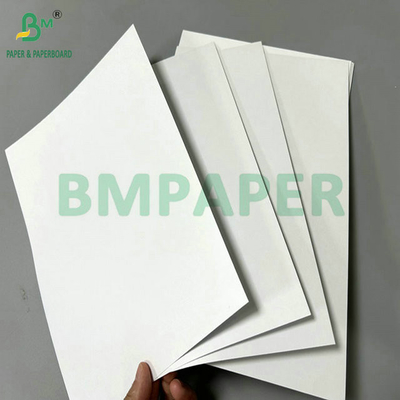 60 g 70 g de papier offset non revêtu sans bois à grains longs avec 110% de blancheur