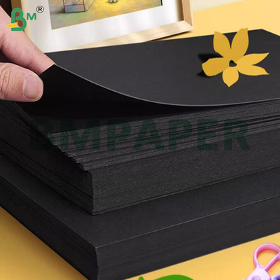 Le papier noir lisse de 28 livres 32 livres 8 1/2 x 11 pouces jet papier noir