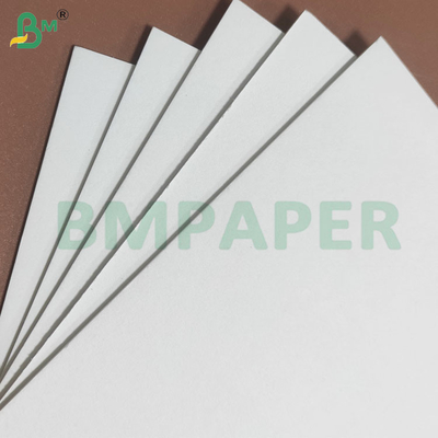 1 mm Taux élevé d'absorption de l'eau Feuilles de papier absorbant pour les sous-vêtements