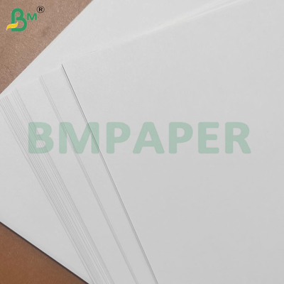 Papeterie de copie de taille A4 de 80 grammes de pâte de bois 500 feuilles par tranche pour l'impression