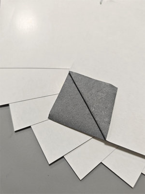 310g durable écologique noir noyau surface brillante papier de jeu 660x960mm