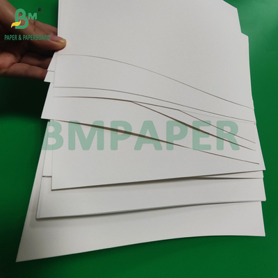 200 gm 250 gm Papier kraft blanc pour sacs de magasinage Résistant aux larmes 72 x 102 cm