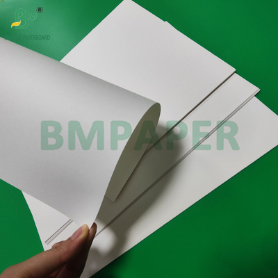 200 gm 250 gm Papier kraft blanc pour sacs de magasinage Résistant aux larmes 72 x 102 cm