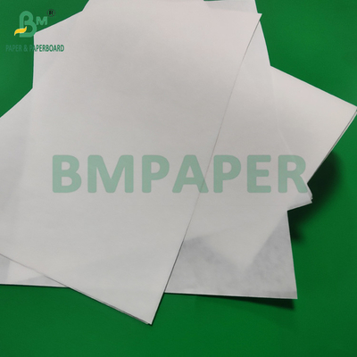 90 grammes de papier kraft blanc pour les sacs de vêtements 77 x 110 cm haute résistance