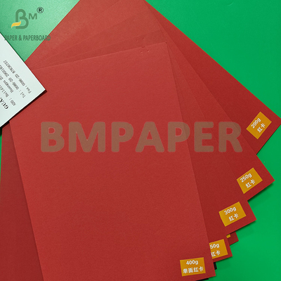 120-400gm Protection de l'environnement papier d'emballage kraft rouge pour l'emballage de cadeaux