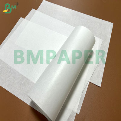 Papier d'emballage kraft ciré blanc vierge 40gsm 45gsm pour l'emballage de sandwichs 18x18