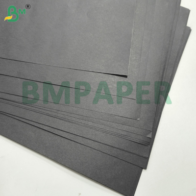 Papier d'emballage Kraft de couleur noire 75 gm Surface lisse et mate