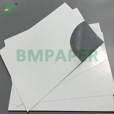 Carton TCG 71 x 95 cm, surface lisse, 310 g/m² 330 g/m², âme noire