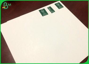 300GSM 610*860MM Couleur blanche C1S Carton d'ivoire pour la fabrication de boîtes pliantes