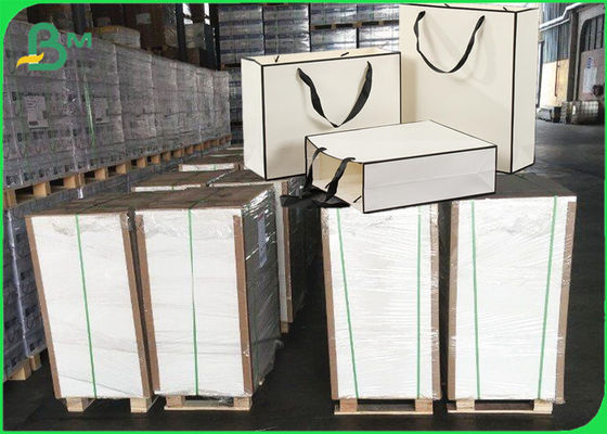 Papier d'emballage blanc crème adapté aux besoins du client par taille des biens 150gsm pour le sac cosmétique
